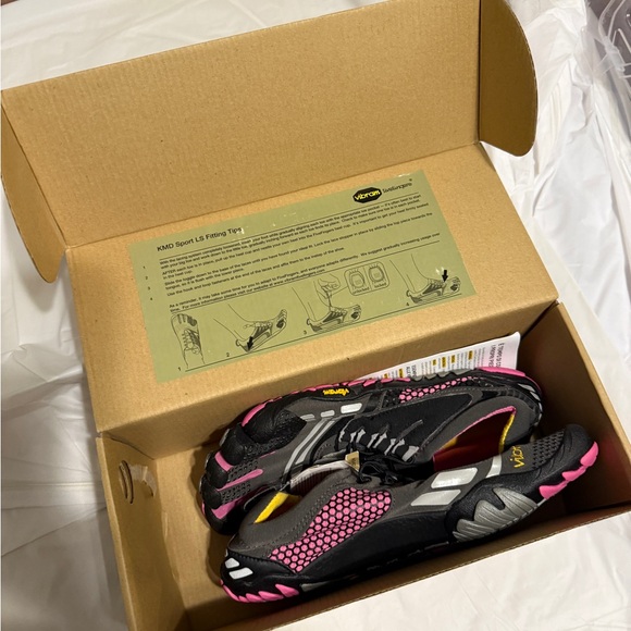 Vibram Women's Black and Pink Athletic FiveFingers - Picture 3 of 3
